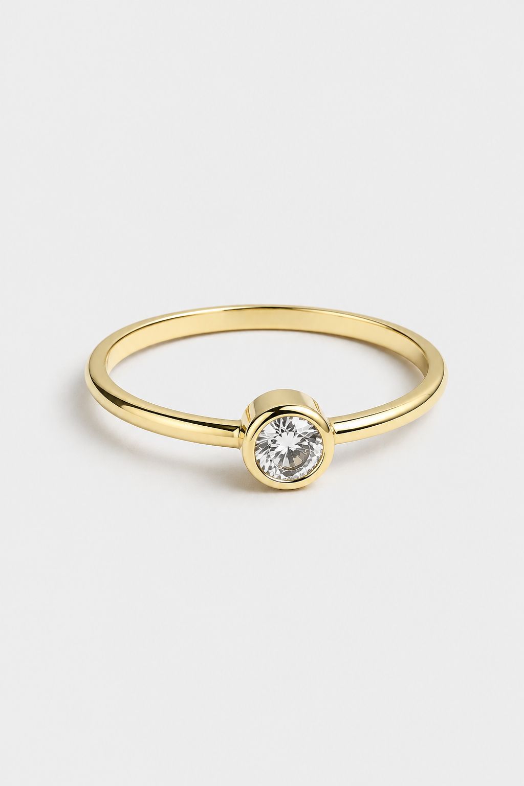 Round Bezel Ring · Yellow Gold · Setup