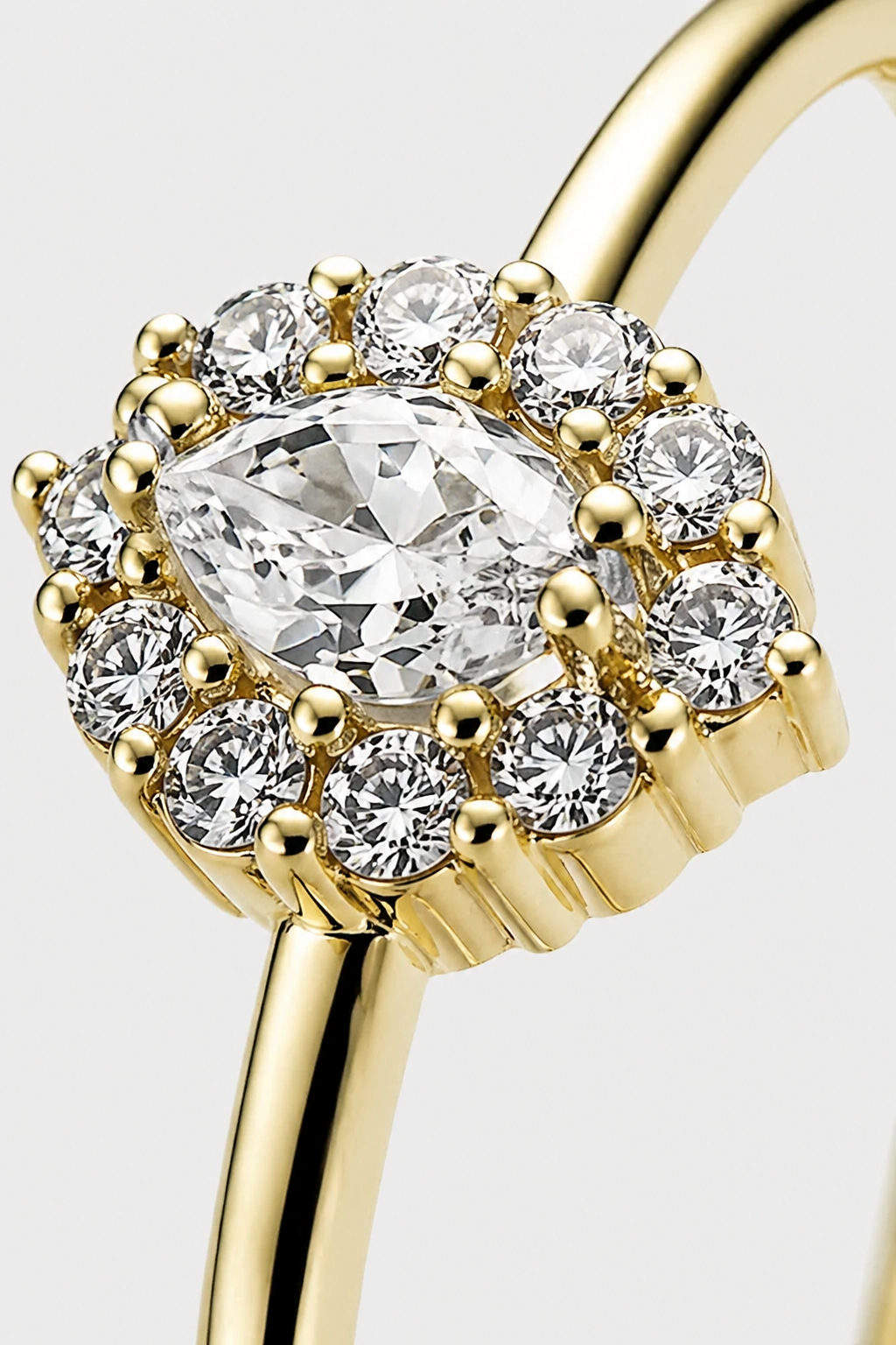 Pear Halo Ring · Yellow Gold · Setup 2