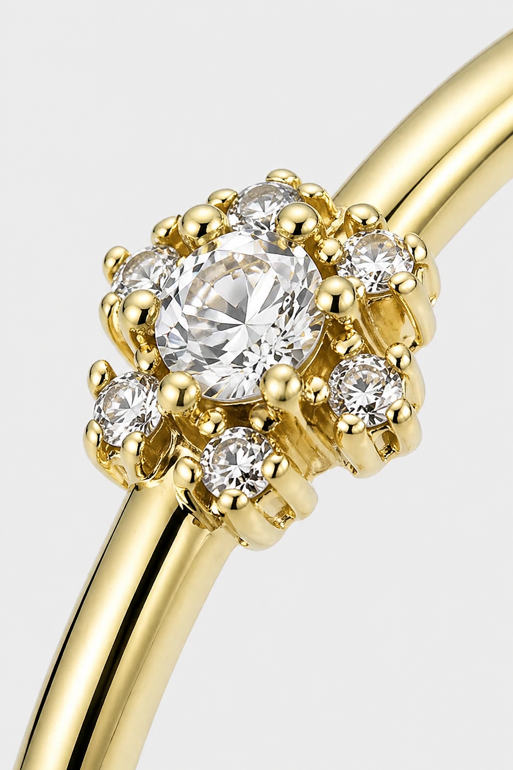 Round Cluster Ring · Yellow Gold · Setup 2