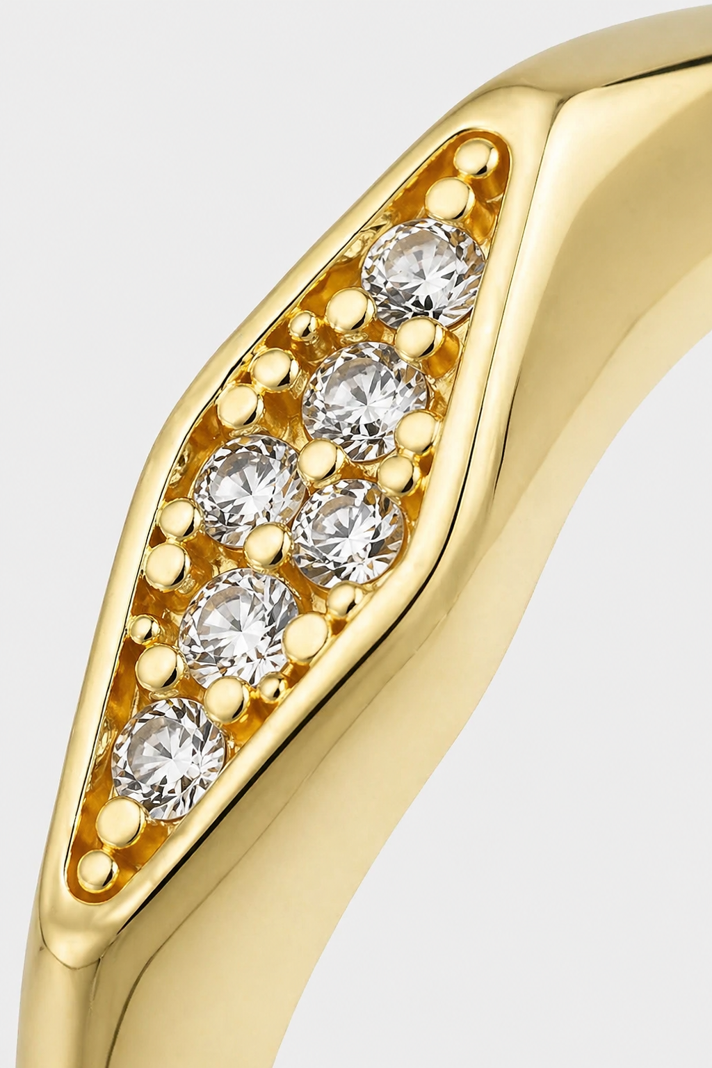 Tapered Cluster Ring · Yellow Gold · Setup 2