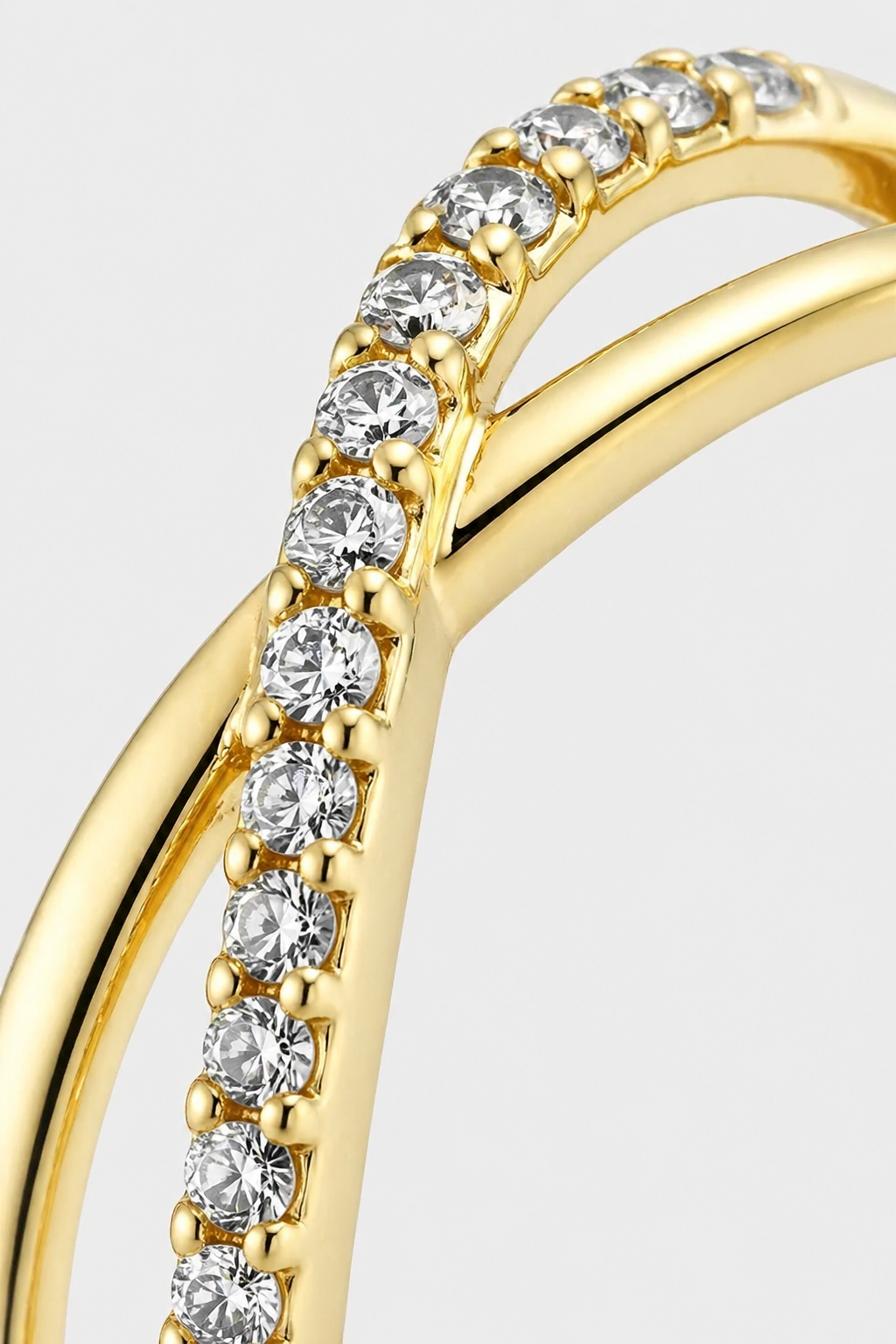 Crossing Pave Ring · Yellow Gold · Setup 2
