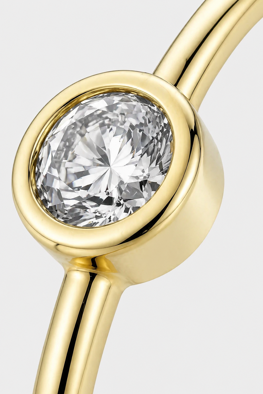Round Bezel Ring · Yellow Gold · Setup 2