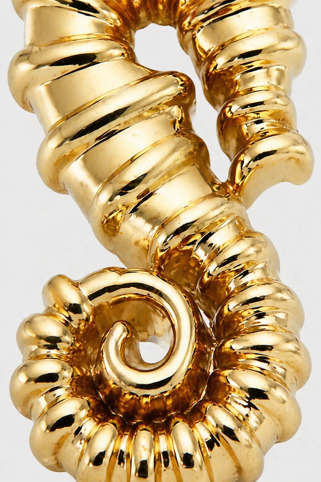 Spiral Shell Studs · Yellow Gold · Setup