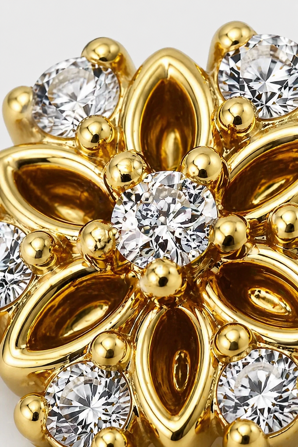 Petal Tip Studs · Yellow Gold · Setup