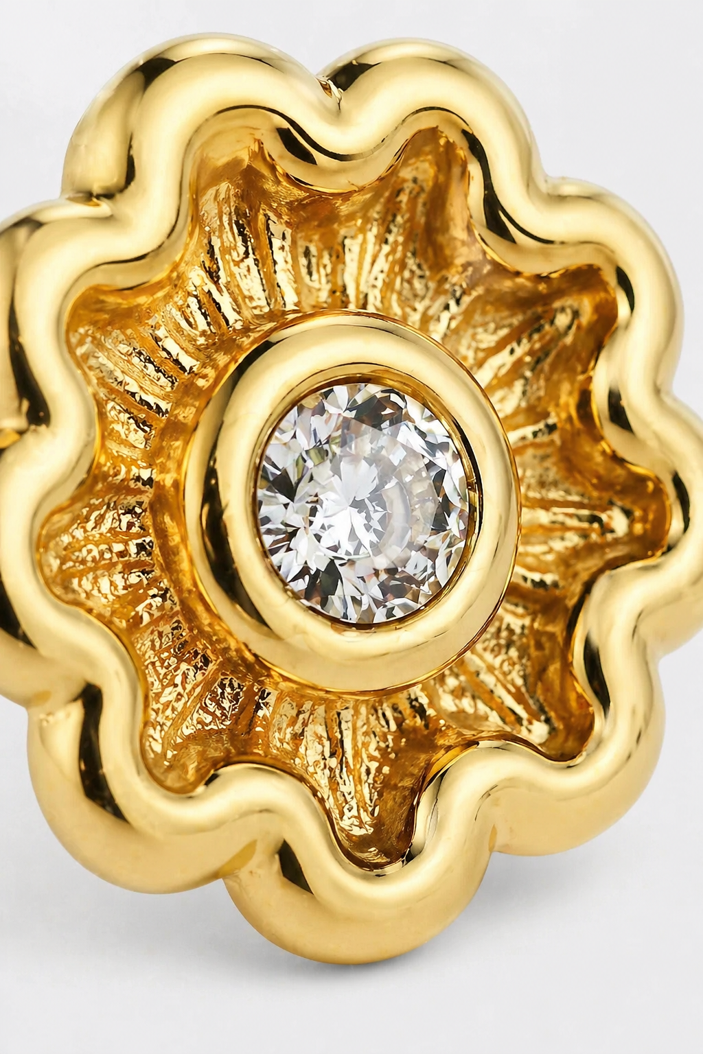 Scallop Bloom Studs · Yellow Gold · Setup