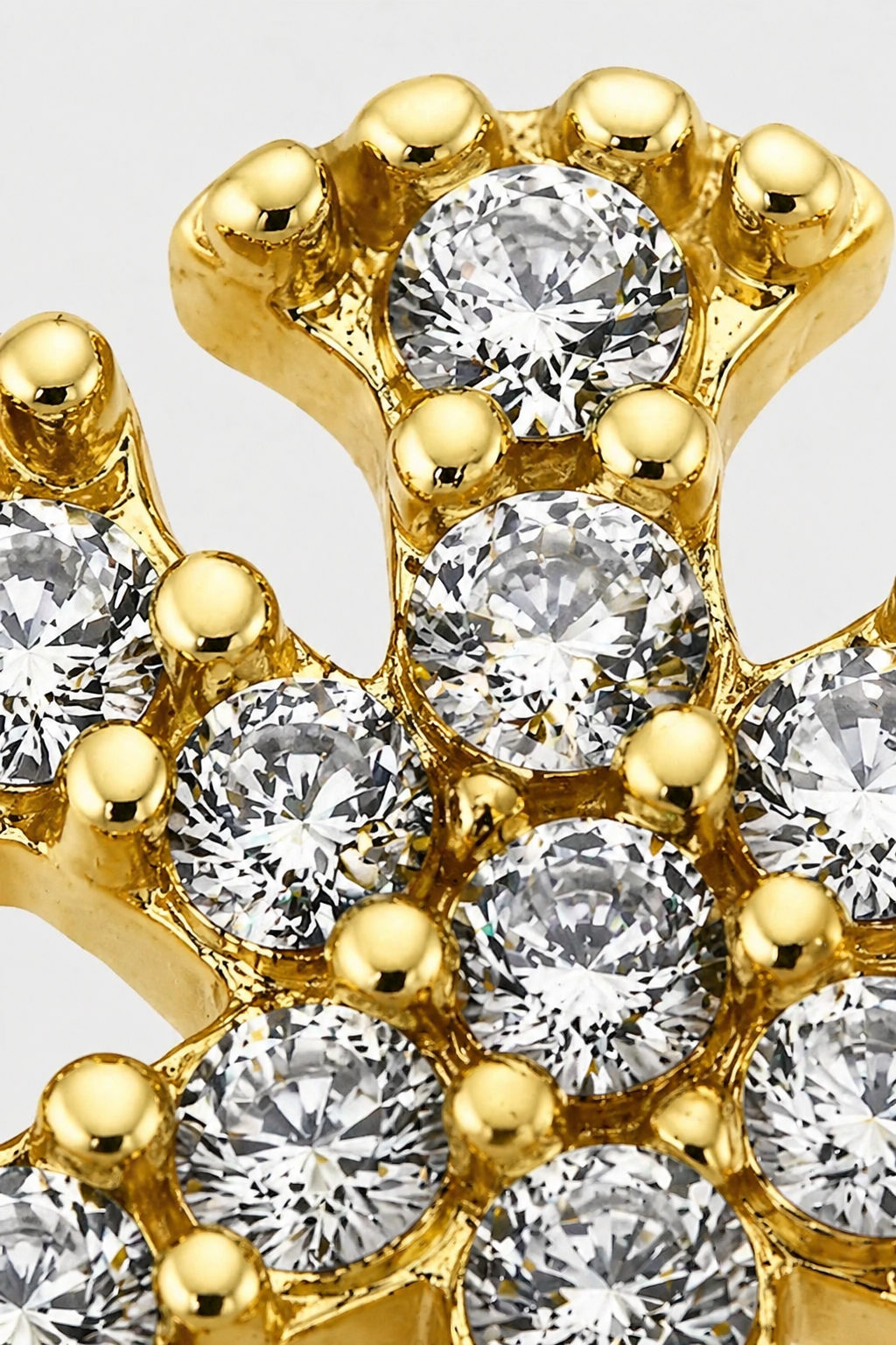 Round Bloom Studs · Yellow Gold · Setup