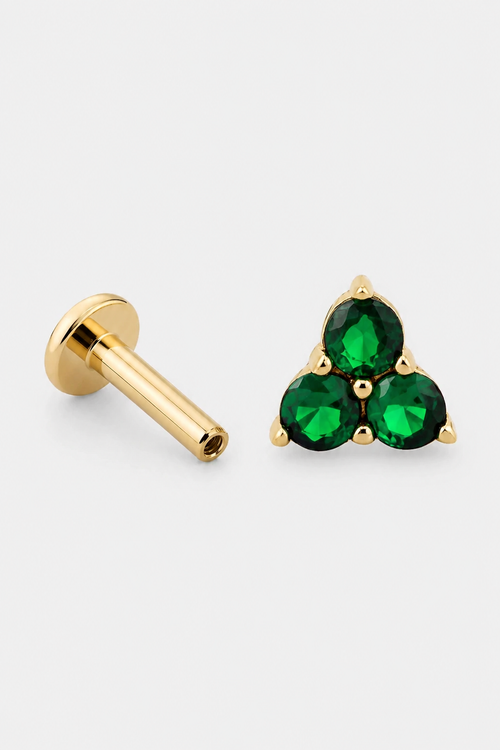 14k Gold Flatback Piercing mit Zirkonia-Cluster · Yellow Gold · Setup [mj-base:001-0038] [mj-variant:001] [mj-role:product_gallery] [mj-rank:0]