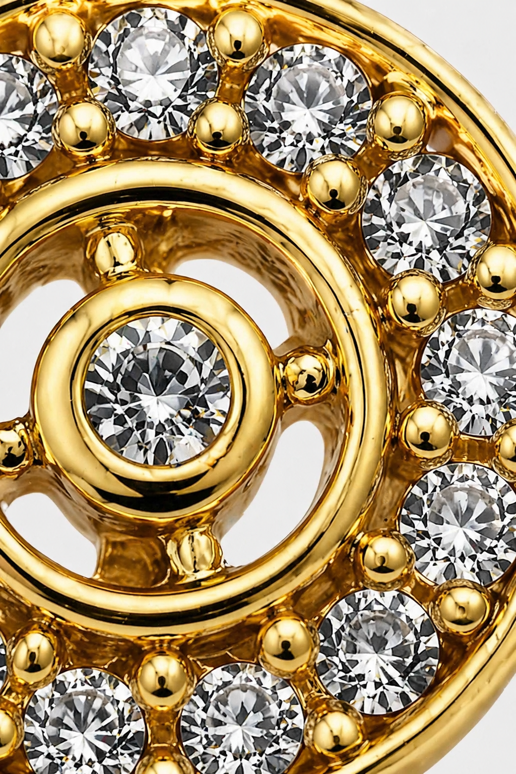 Halo Disc Studs · Yellow Gold · Setup