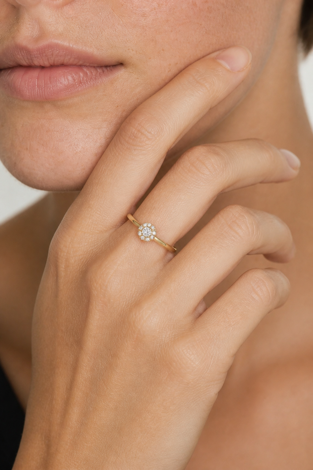 Round Cluster Ring · Yellow Gold · Model 1