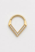 14k Gold Piercing Clicker mit V-Form · Yellow Gold · Studio 1/3 Guided [mj-base:003-0014] [mj-variant:001] [mj-role:variant_main] [mj-rank:0]