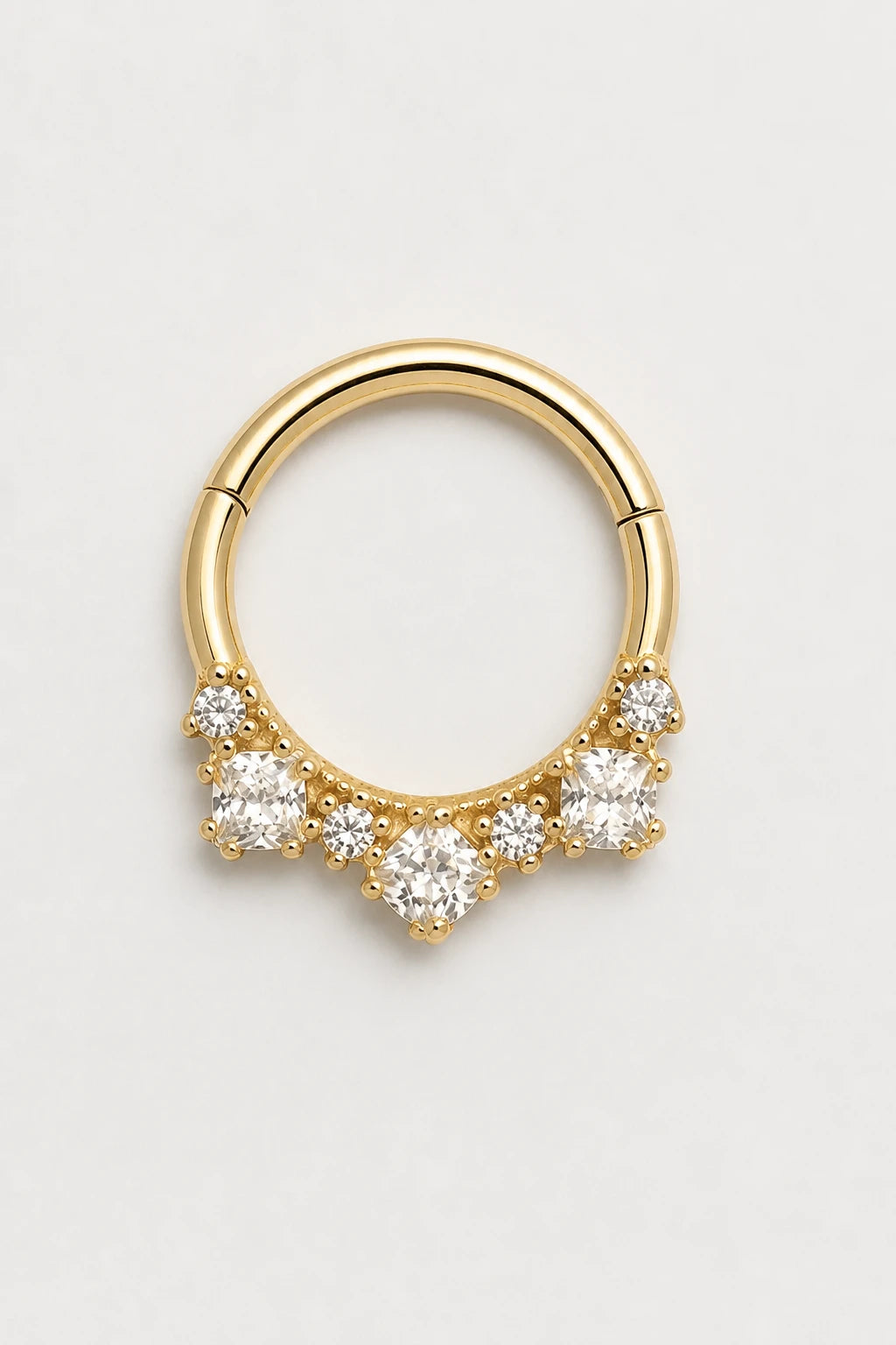14k Gold Piercing Clicker mit klaren Zirkonia · Yellow Gold · Studio 1/3 Guided