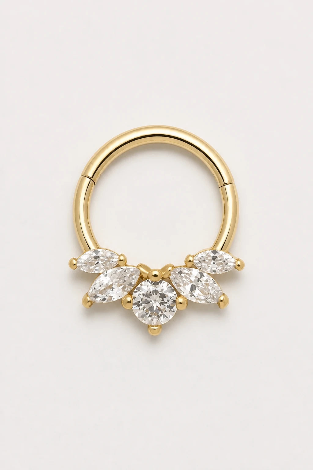 14k Gold Piercing Clicker mit Marquise-Zirkonia · Yellow Gold · Studio 1/3 Guided
