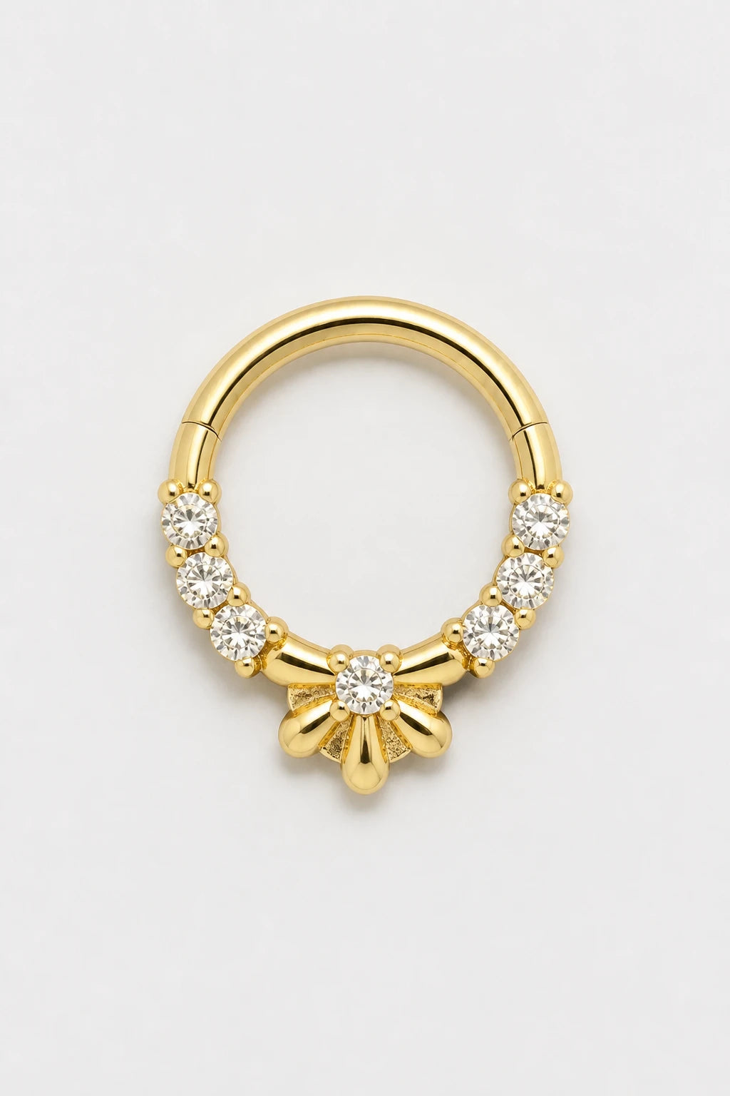 14k Gold Piercing Clicker mit Blütenmotiv · Yellow Gold · Studio 1/3 Guided