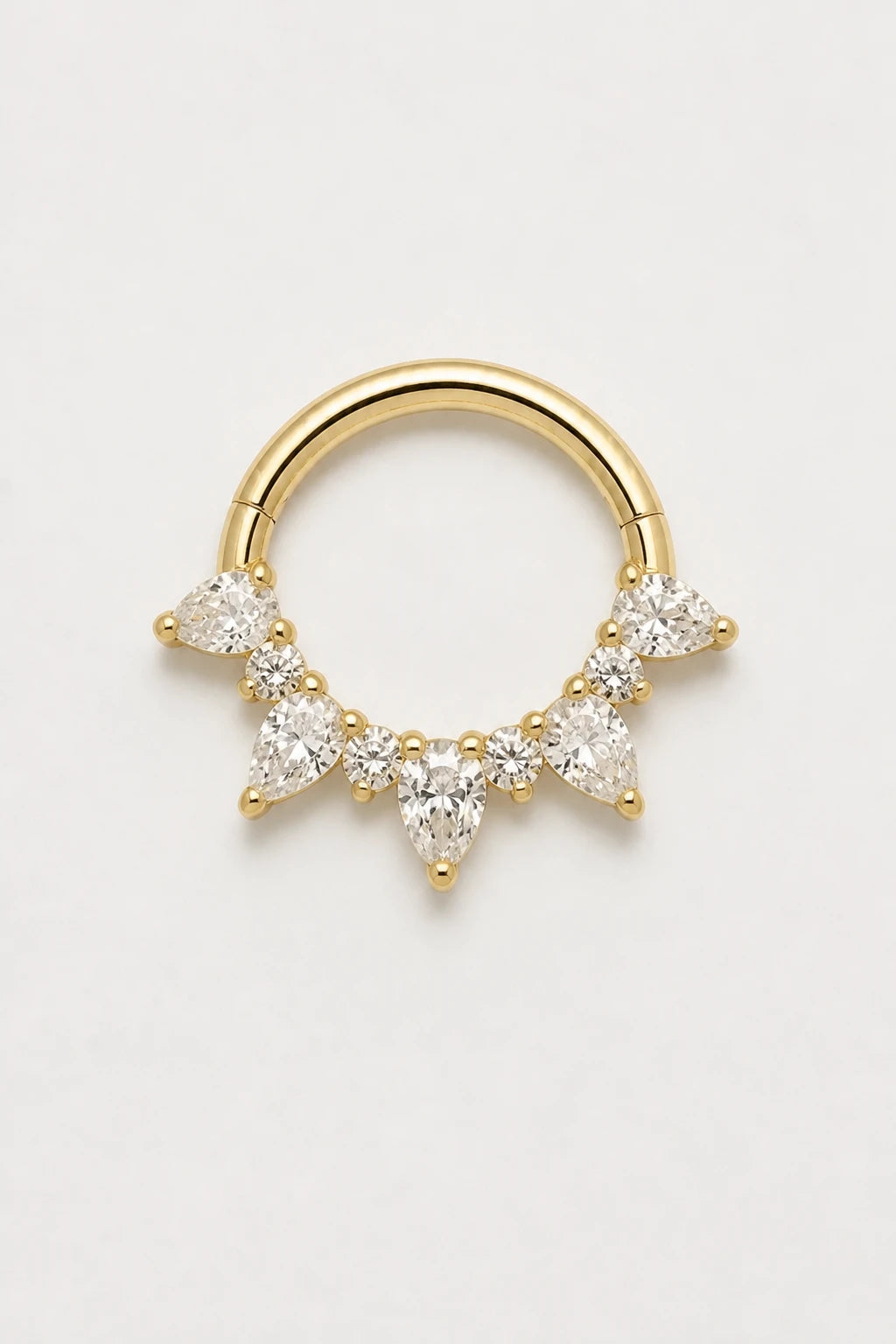14k Gold Piercing Clicker mit Tropfen-Zirkonia · Yellow Gold · Studio 1/3 Guided