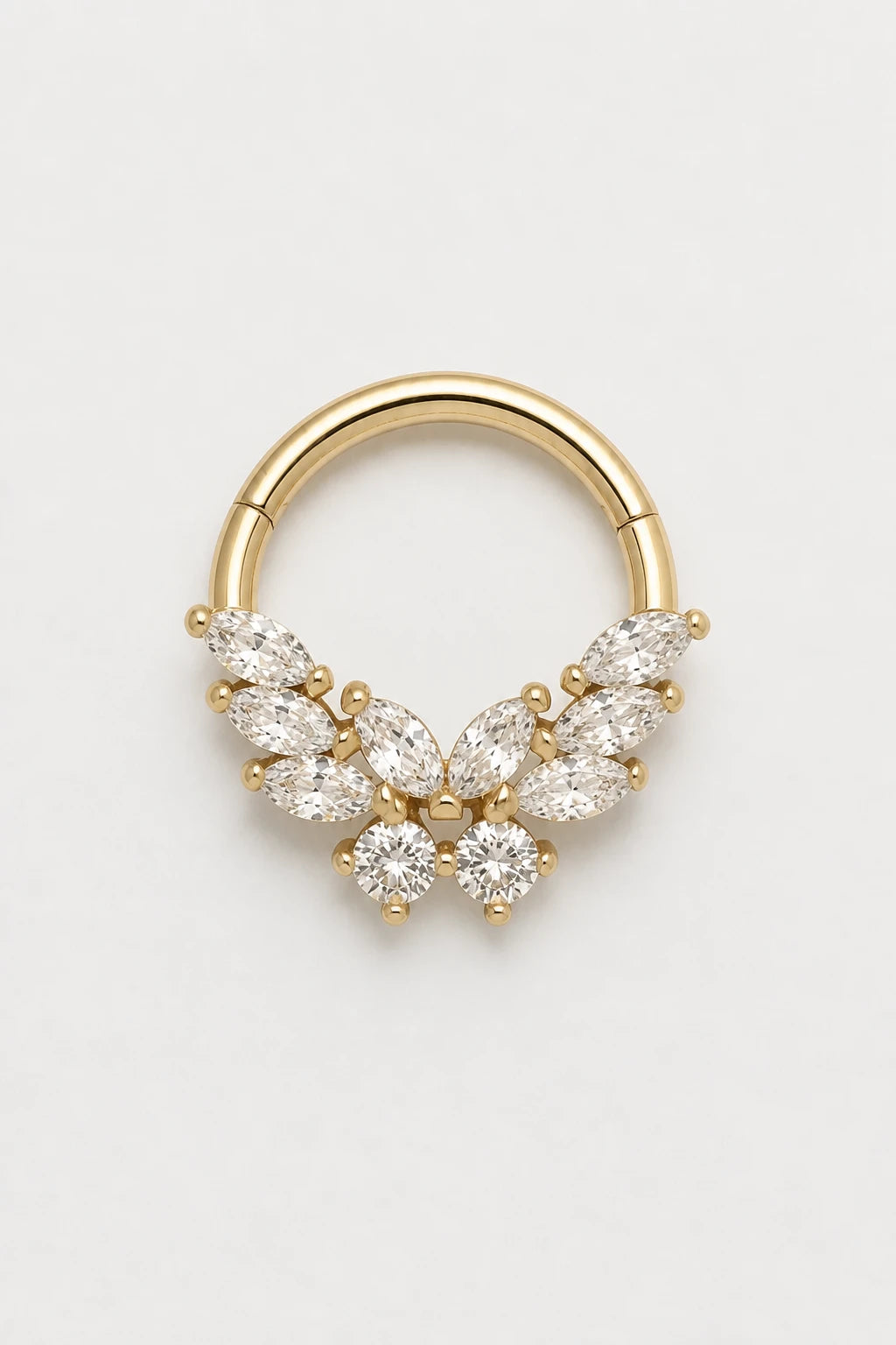 14k Gold Piercing Clicker mit Blütenmotiv · Yellow Gold · Studio 1/3 Guided