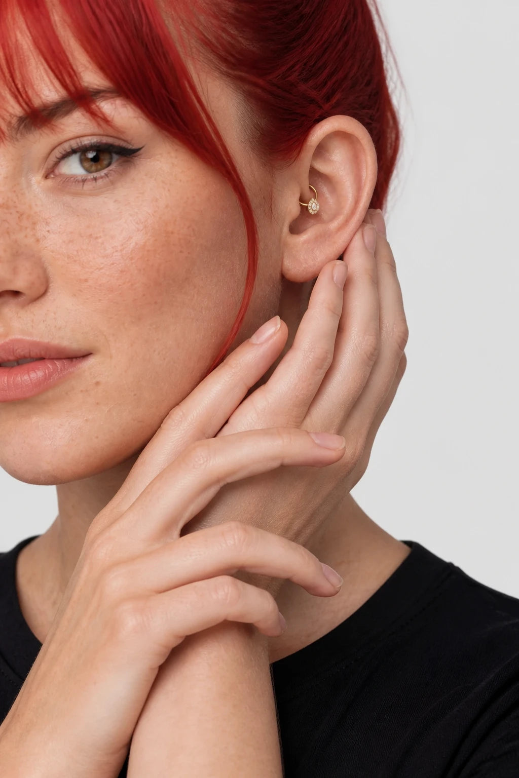 14k Gold Piercing Clicker mit Tropfen-Zirkonia · Yellow Gold · D Stack 4/6 Eyes Pose Copy