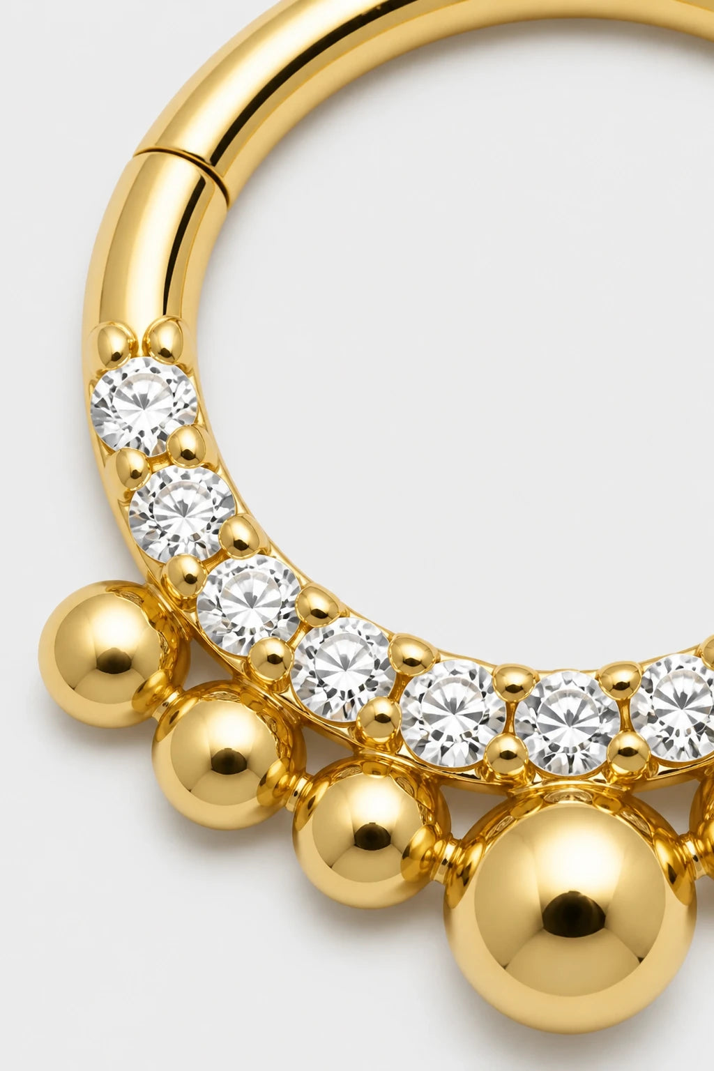 14k Gold Piercing Clicker mit Zirkonia-Cluster · Yellow Gold · Studio 2/3 Macro
