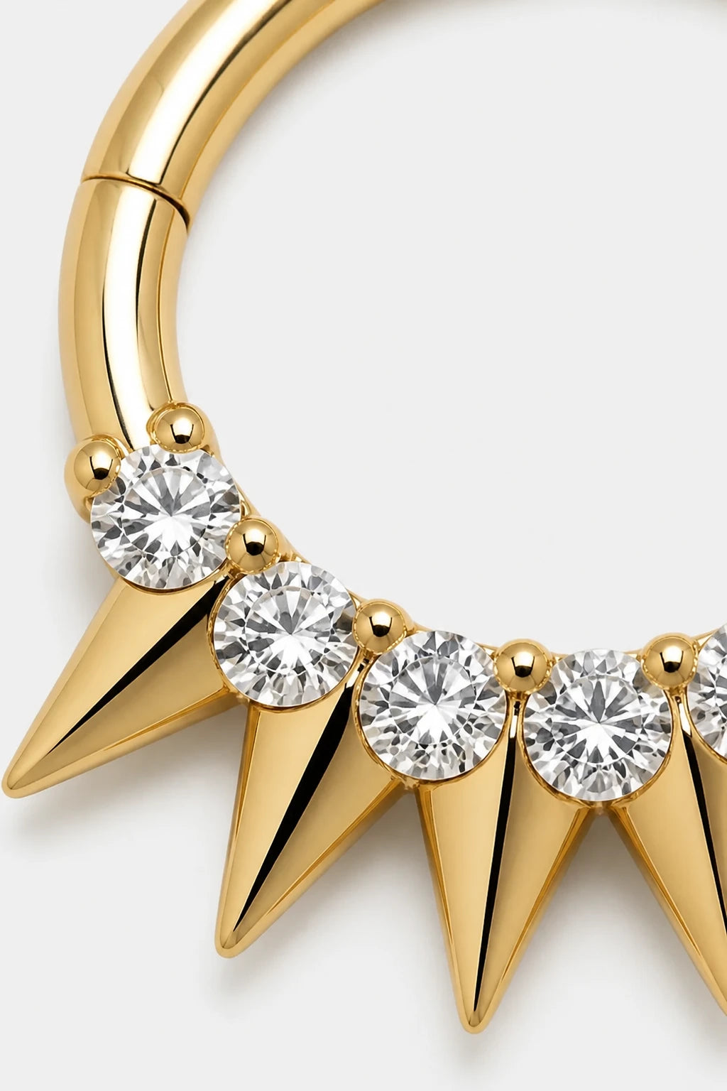 14k Gold Piercing Clicker mit klaren Zirkonia · Yellow Gold · Studio 2/3 Macro