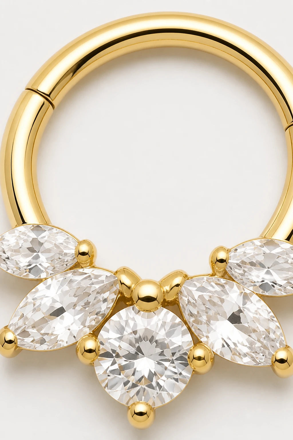 14k Gold Piercing Clicker mit Marquise-Zirkonia · Yellow Gold · Studio 2/3 Macro