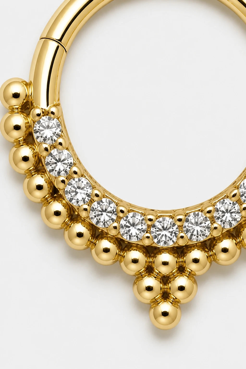 14k Gold Piercing Clicker mit Kugelstruktur · Yellow Gold · Studio 2/3 Macro