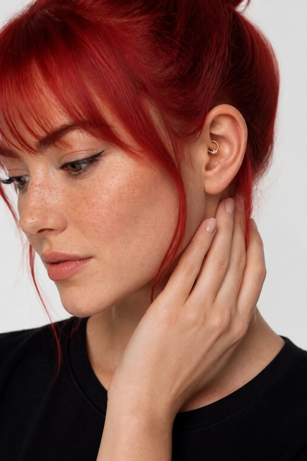 14k Gold Piercing Clicker mit drei Marquise-Zirkonia · Yellow Gold · D Stack 4/6 Eyes Pose Copy