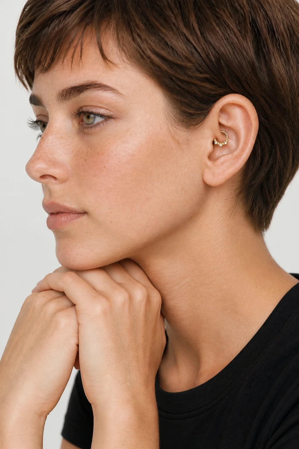 14k Gold Piercing Clicker mit klaren Zirkonia · Yellow Gold · D Stack 4/6 Eyes Pose Copy