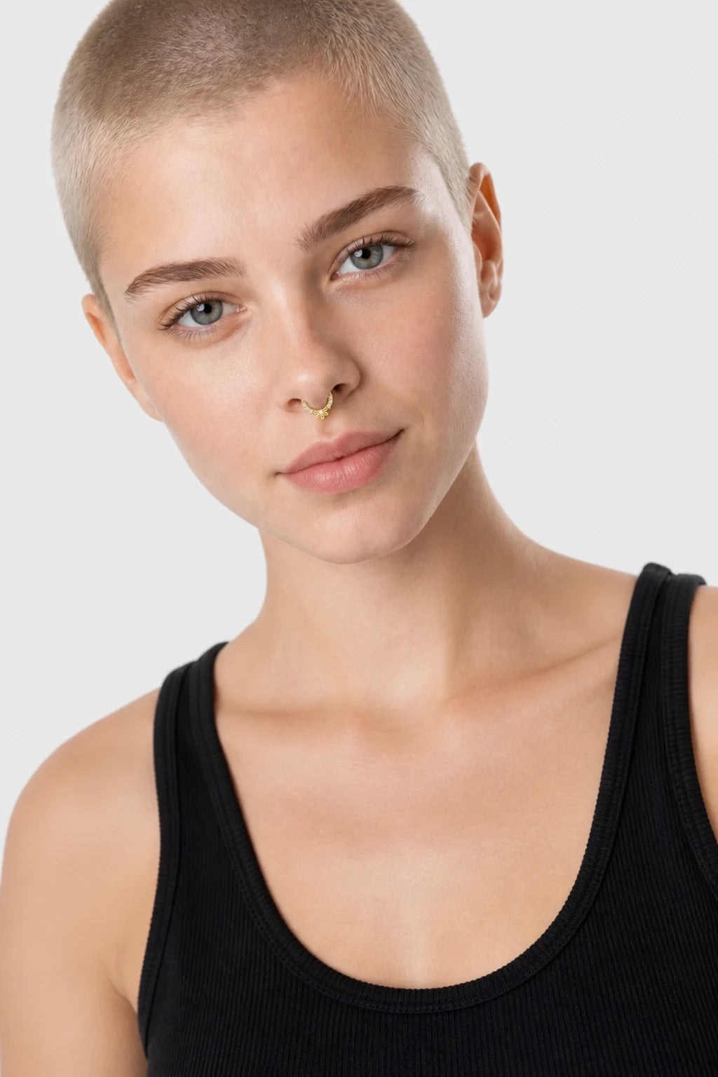 14k Gold Piercing Clicker mit Blütenmotiv · Yellow Gold · Septum 3/4 Direct High