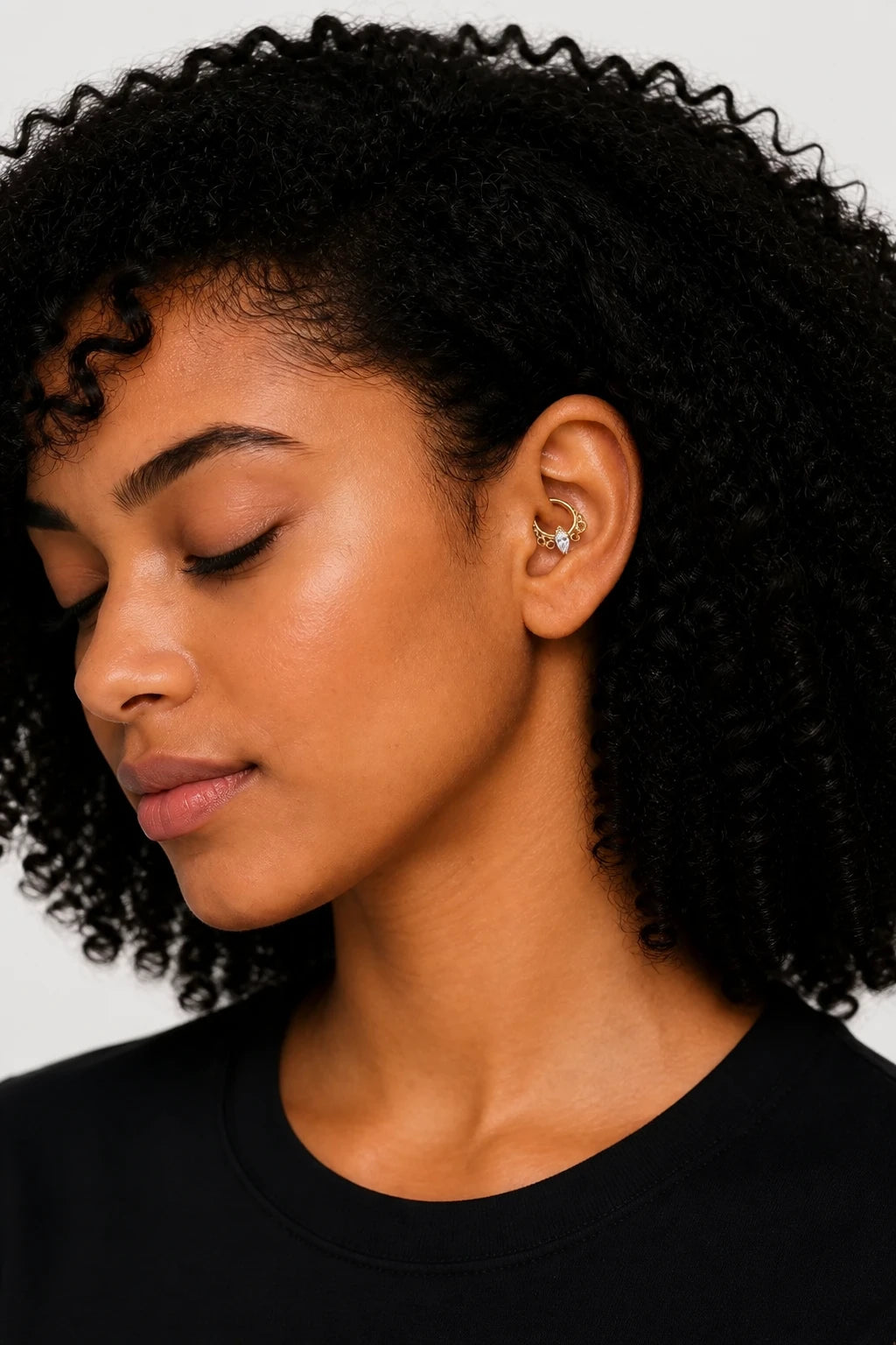 14k Gold Piercing Clicker mit Tropfen-Zirkonia · Yellow Gold · D Stack 4/6 Eyes Pose Copy