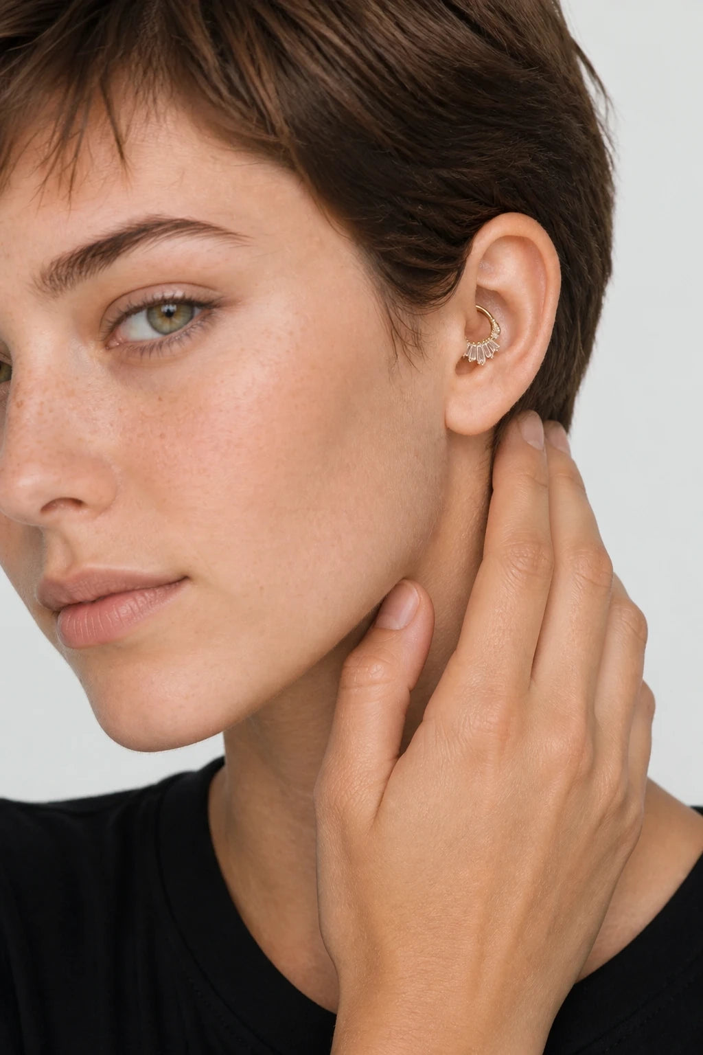 14k Gold Piercing Clicker mit Baguette-Zirkonia · Yellow Gold · D Stack 4/6 Eyes Pose Copy