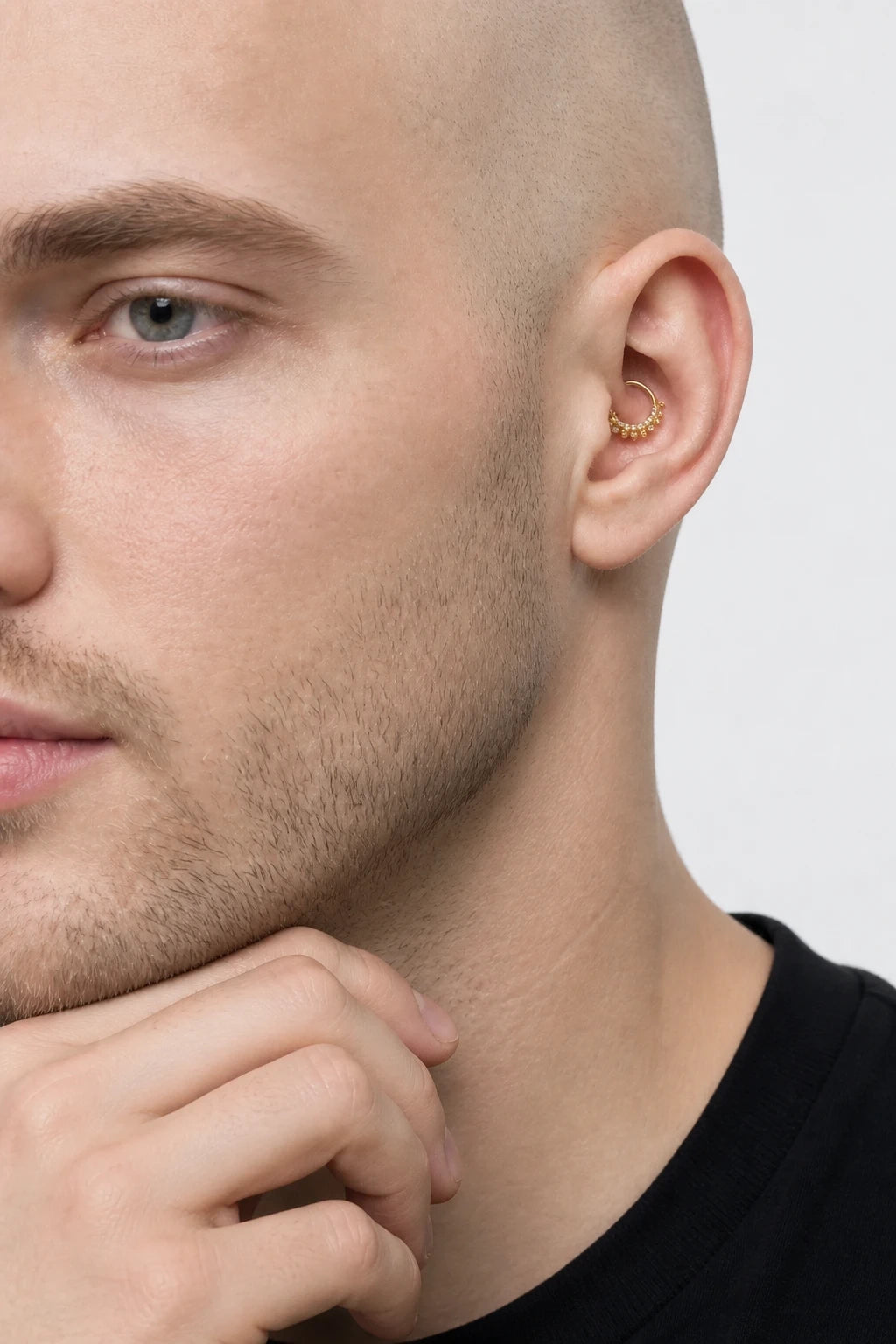14k Gold Piercing Clicker mit Zirkonia-Cluster · Yellow Gold · D Stack 4/6 Eyes Pose Copy