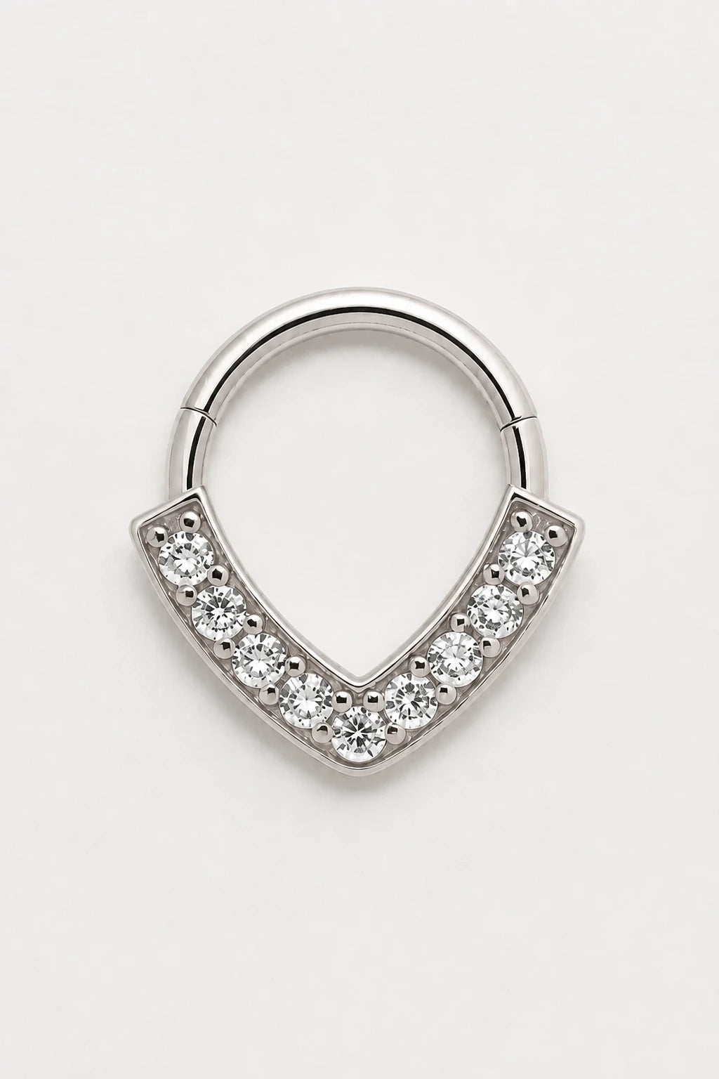 14k Gold Piercing Clicker mit V-Form · White Gold · Studio 1/3 Guided