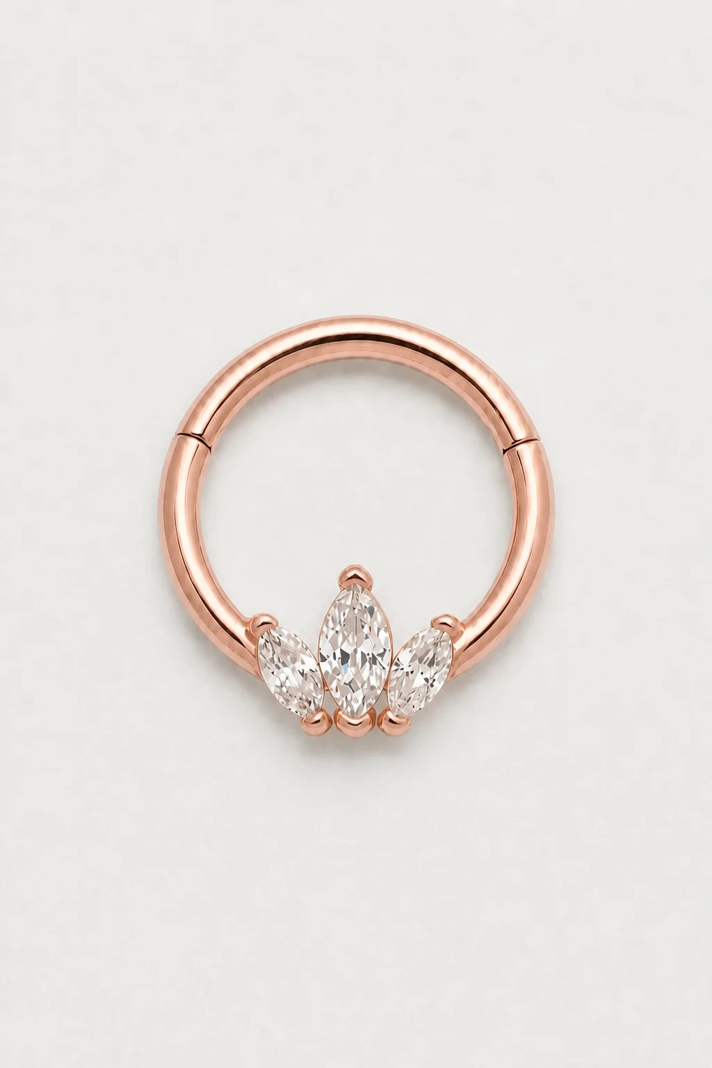 14k Gold Piercing Clicker mit drei Marquise-Zirkonia · Rose Gold · Studio 1/3 Guided
