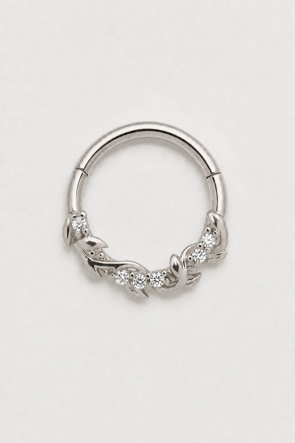 14k Gold Piercing Clicker mit Blattmotiv · White Gold · Studio 1/3 Guided