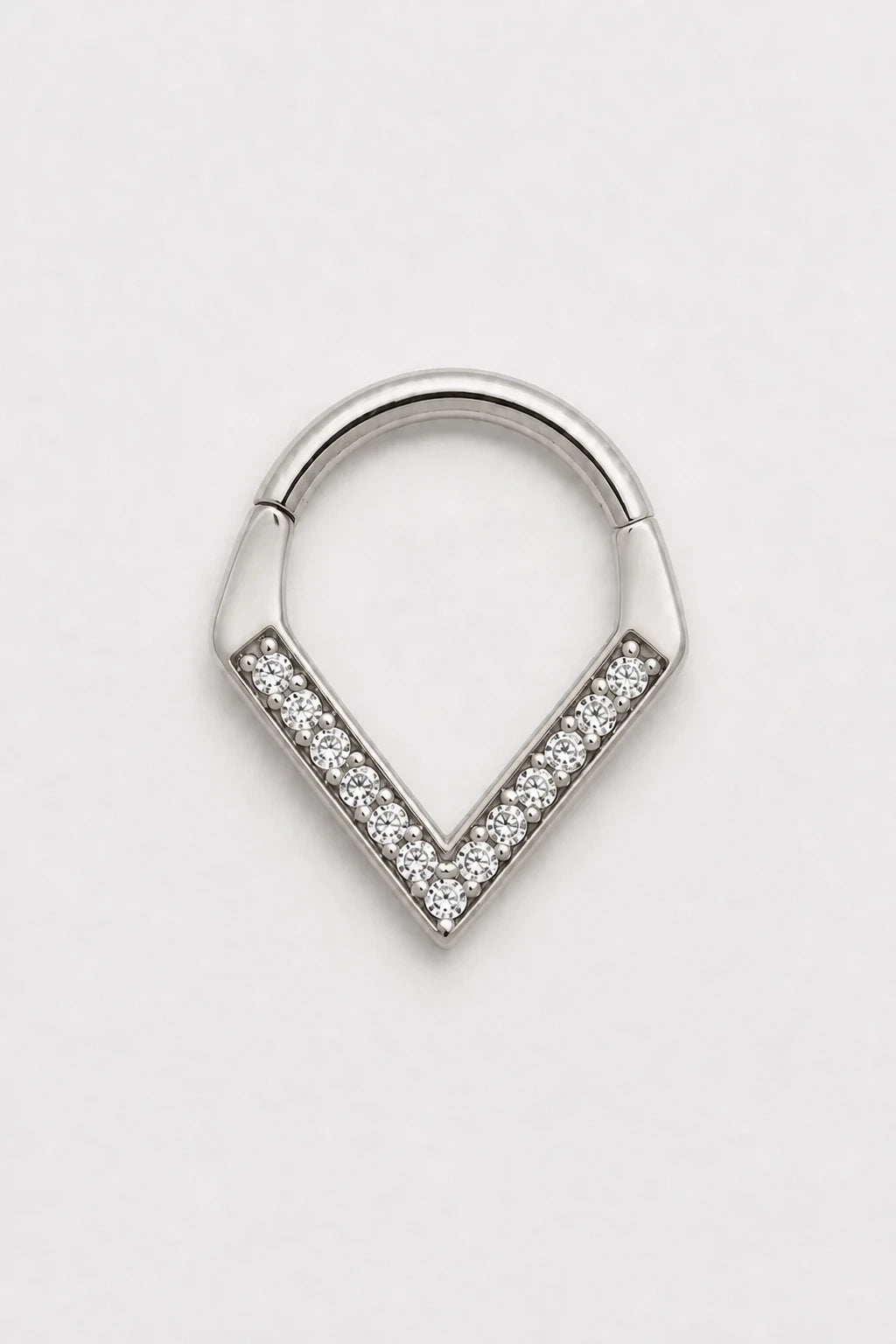 14k Gold Piercing Clicker mit V-Form · White Gold · Studio 1/3 Guided