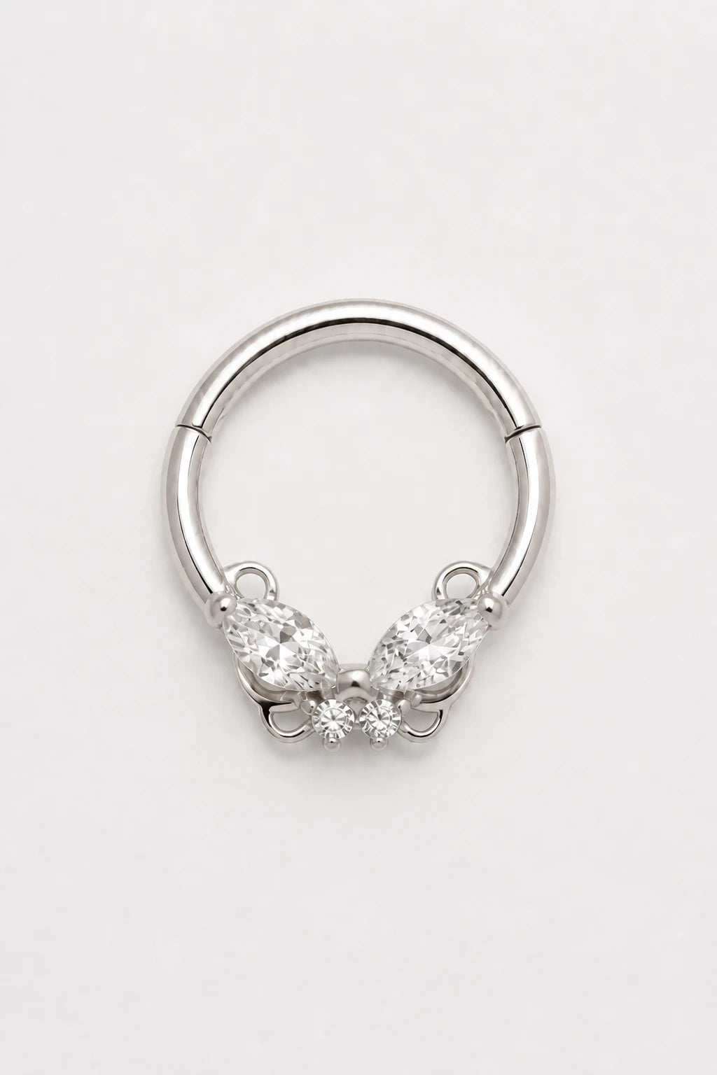 14k Gold Piercing Clicker mit Schmetterlingsmotiv · White Gold · Studio 1/3 Guided