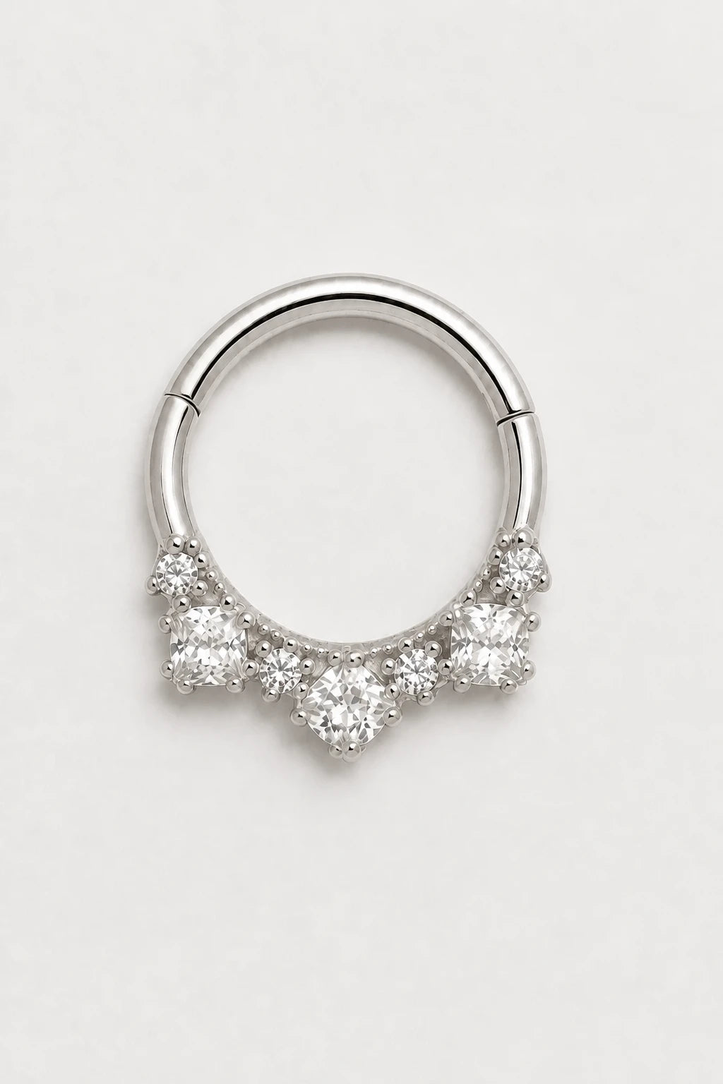 14k Gold Piercing Clicker mit klaren Zirkonia · White Gold · Studio 1/3 Guided