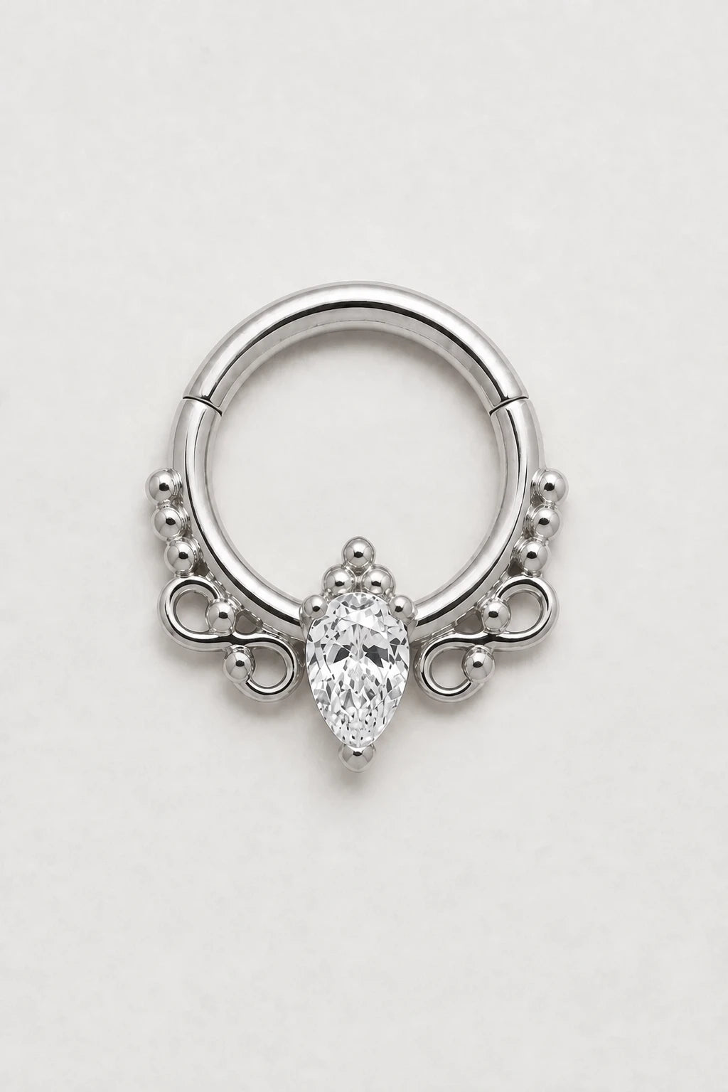 14k Gold Piercing Clicker mit Tropfen-Zirkonia · White Gold · Studio 1/3 Guided