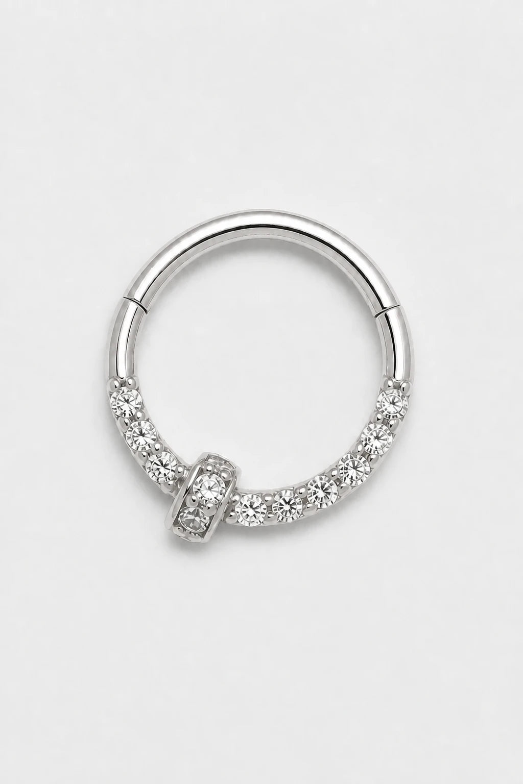 14k Gold Piercing Clicker mit Pavé-Zirkonia · White Gold · Studio 1/3 Guided