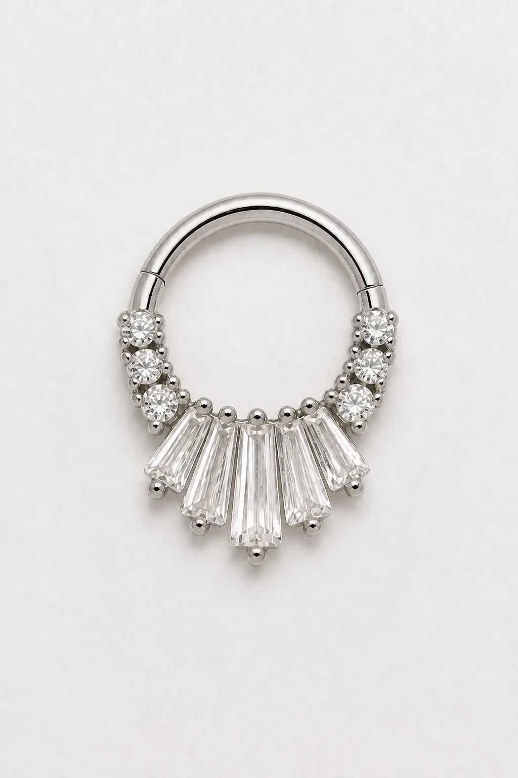 14k Gold Piercing Clicker mit Baguette-Zirkonia · White Gold · Studio 1/3 Guided