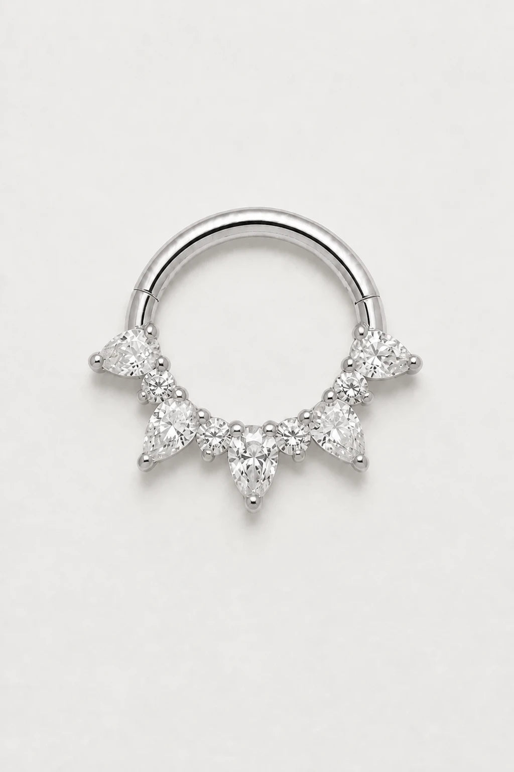 14k Gold Piercing Clicker mit Tropfen-Zirkonia · White Gold · Studio 1/3 Guided