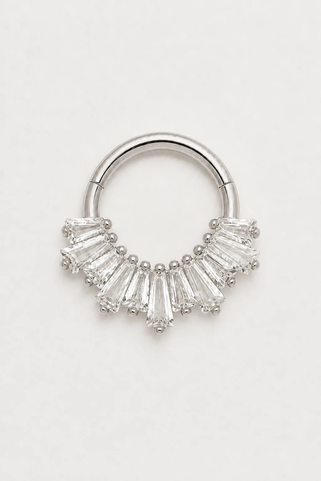 14k Gold Piercing Clicker mit Baguette-Zirkonia · White Gold · Studio 1/3 Guided