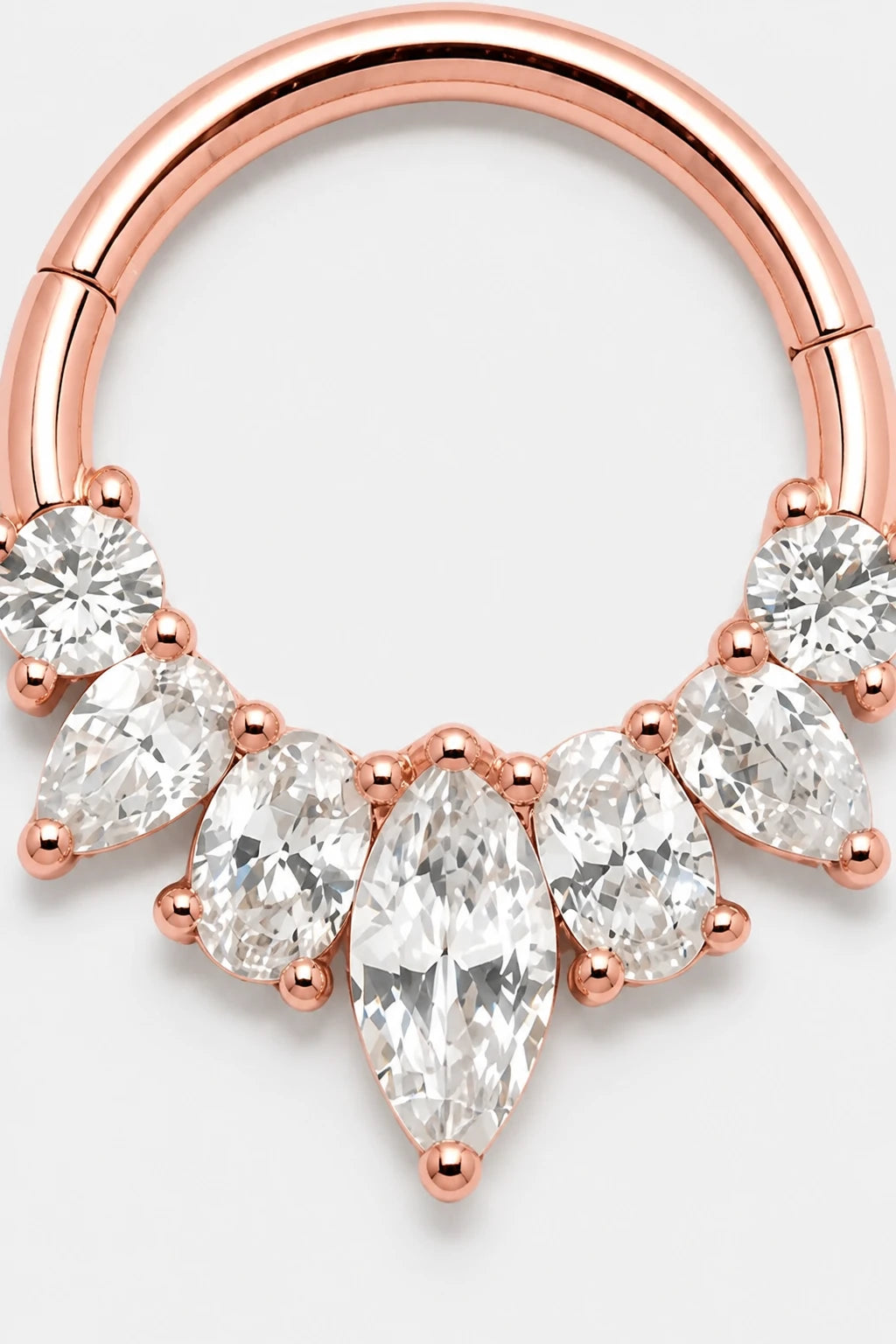 14k Gold Piercing Clicker mit Zirkonia-Cluster · Rose Gold · Studio 2/3 Macro