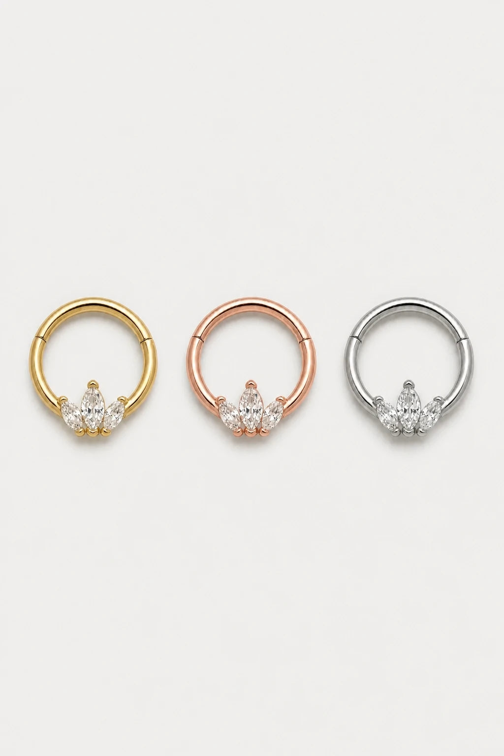 14k Gold Piercing Clicker mit drei Marquise-Zirkonia · Yellow Gold · Studio 5/5 Colorways