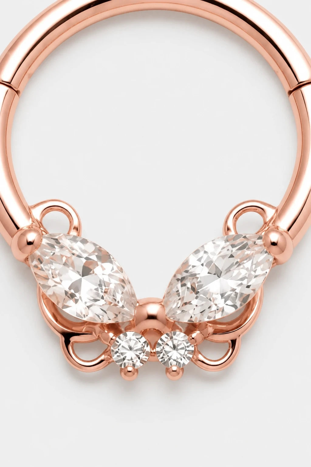 14k Gold Piercing Clicker mit Schmetterlingsmotiv · Rose Gold · Studio 2/3 Macro