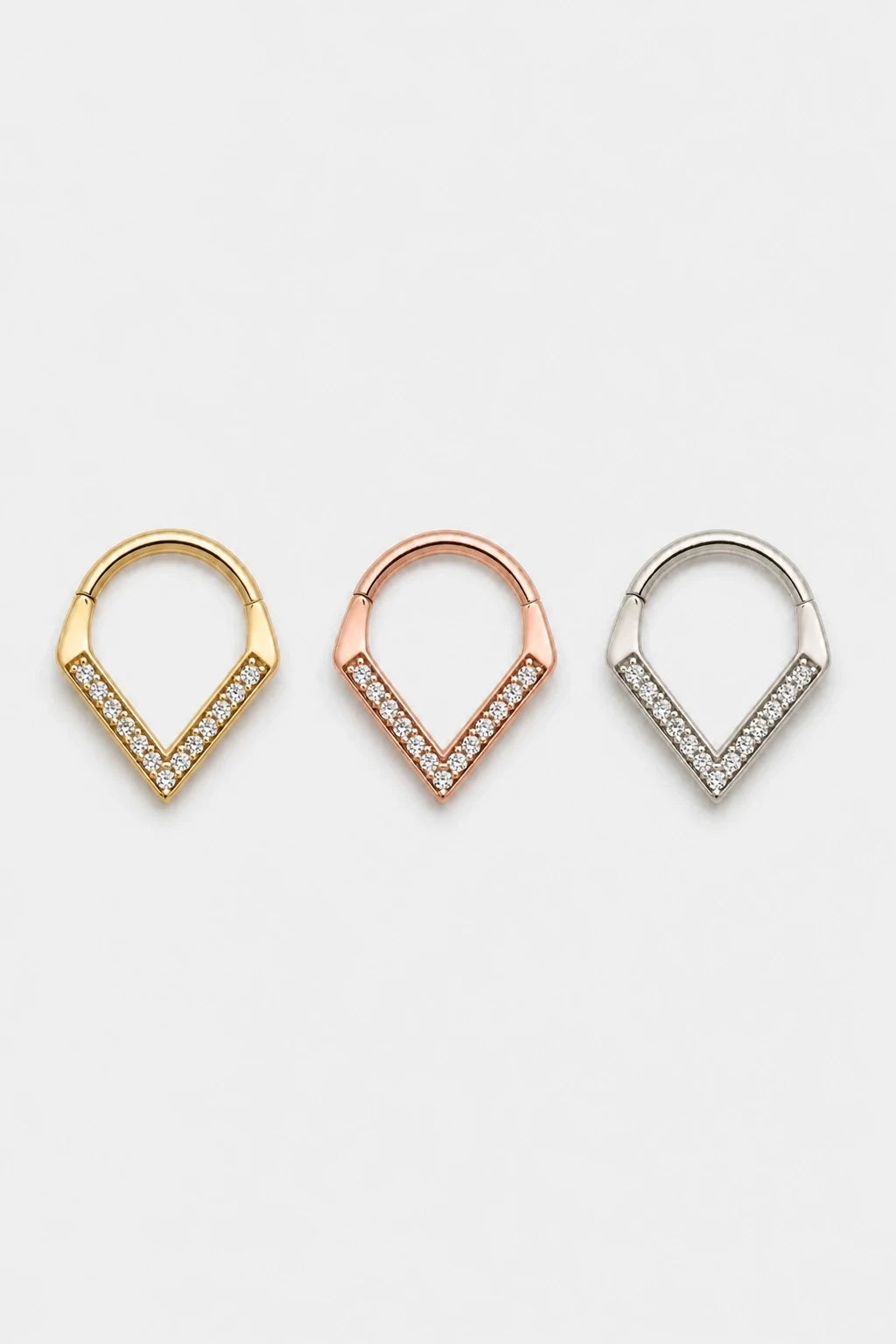 14k Gold Piercing Clicker mit V-Form · Yellow Gold · Studio 5/5 Colorways