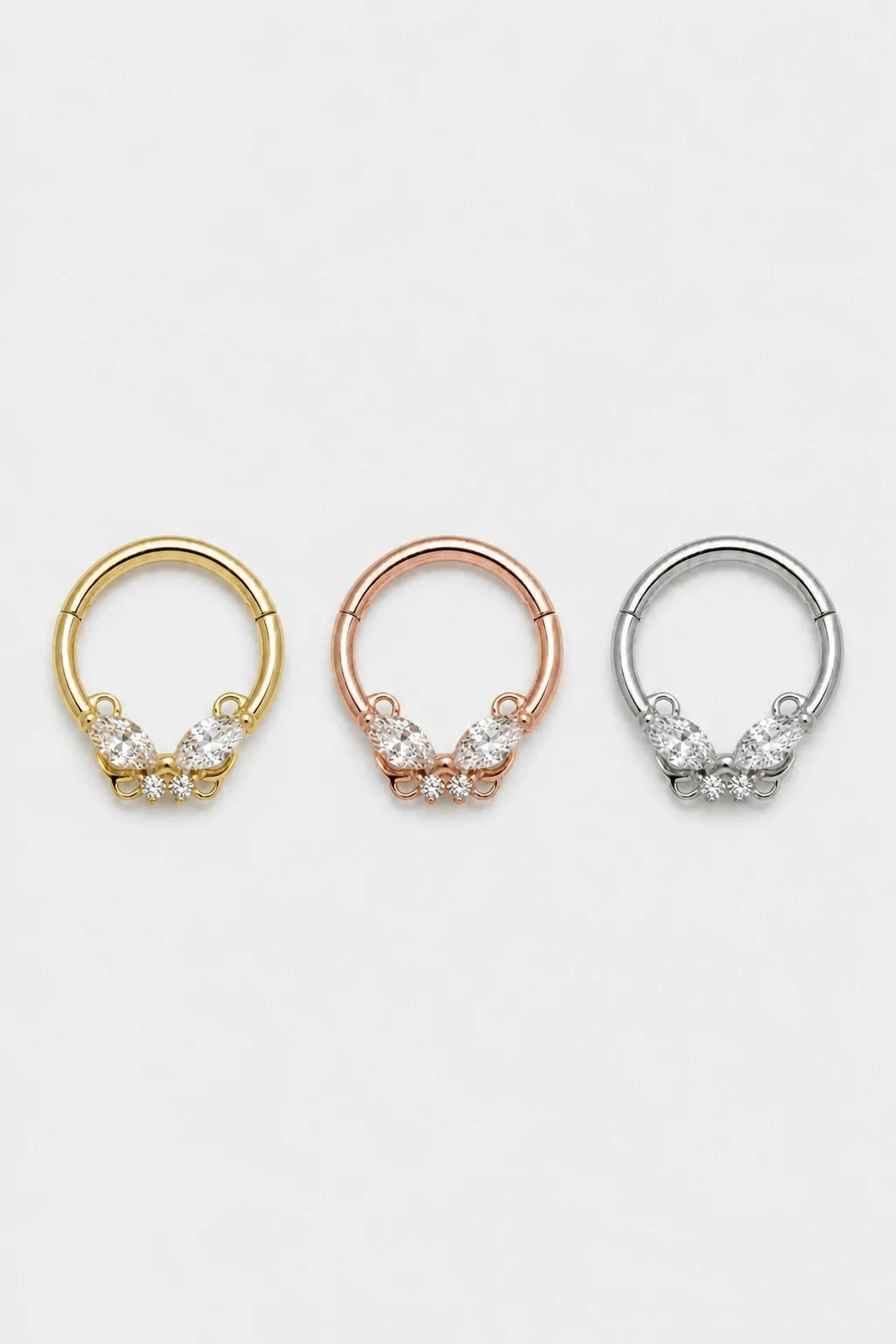 14k Gold Piercing Clicker mit Schmetterlingsmotiv · Yellow Gold · Studio 5/5 Colorways