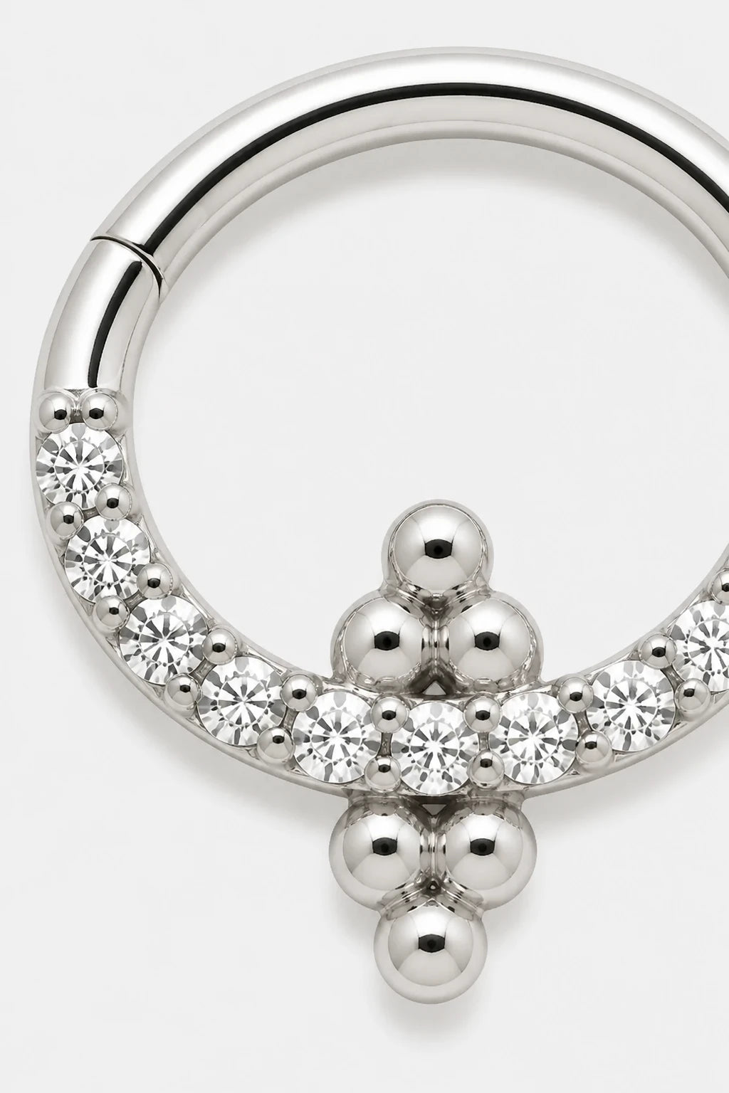 14k Gold Piercing Clicker mit Zirkonia-Cluster · White Gold · Studio 2/3 Macro