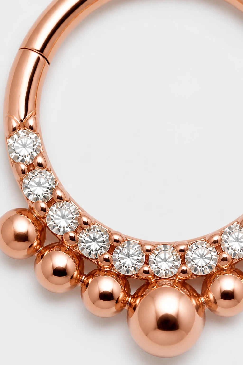 14k Gold Piercing Clicker mit Zirkonia-Cluster · Rose Gold · Studio 2/3 Macro