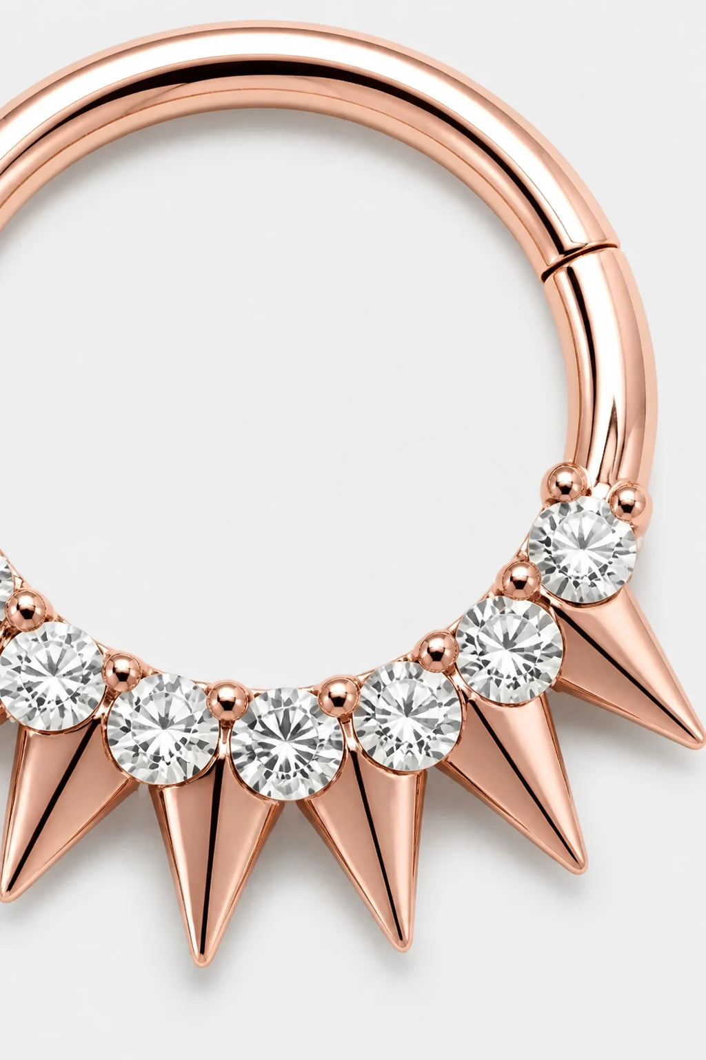 14k Gold Piercing Clicker mit klaren Zirkonia · Rose Gold · Studio 2/3 Macro