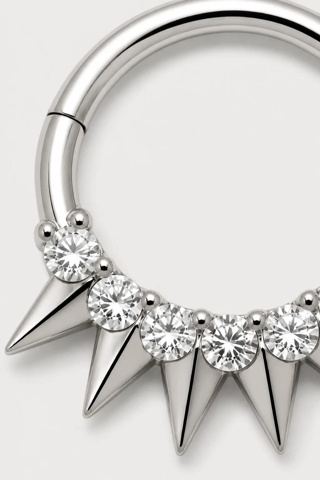 14k Gold Piercing Clicker mit klaren Zirkonia · White Gold · Studio 2/3 Macro